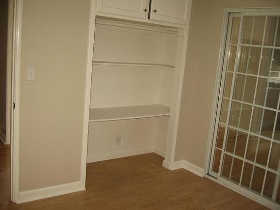 4th image of 953 Longwood Ave
