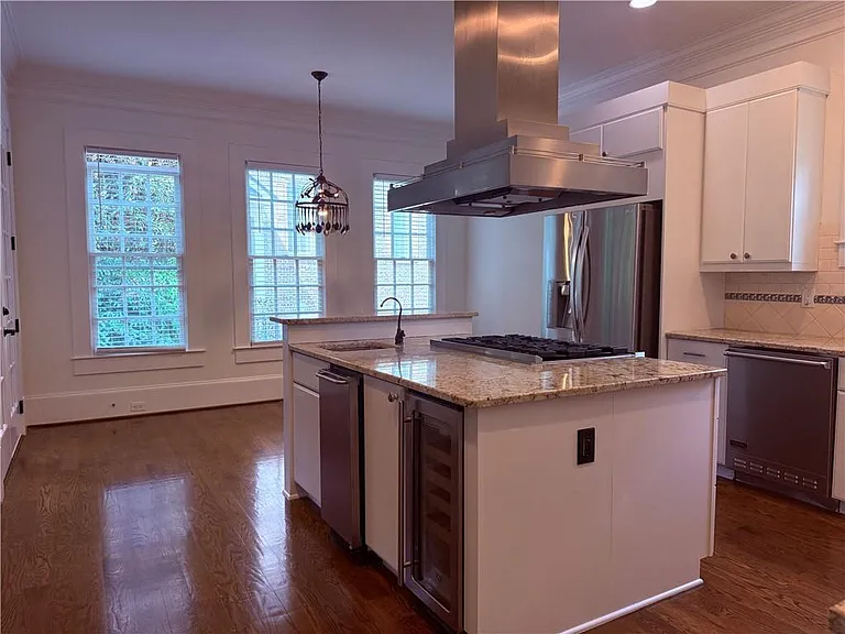 2617 Canterbury Trl NE — Photo 4