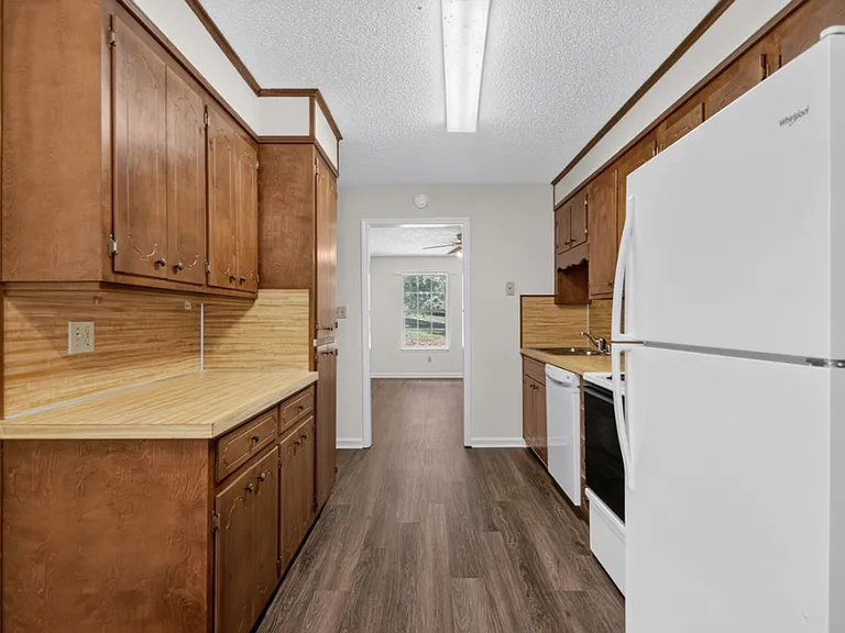 207 Turner Ave — Photo 2