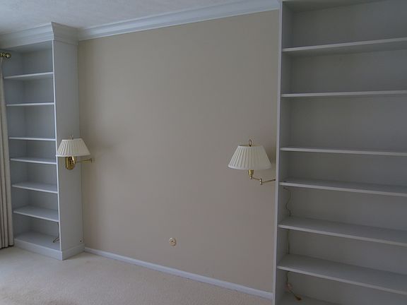 Den, off Living Rm