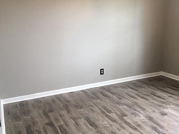 4th image of 3230 Somerset Dr SE