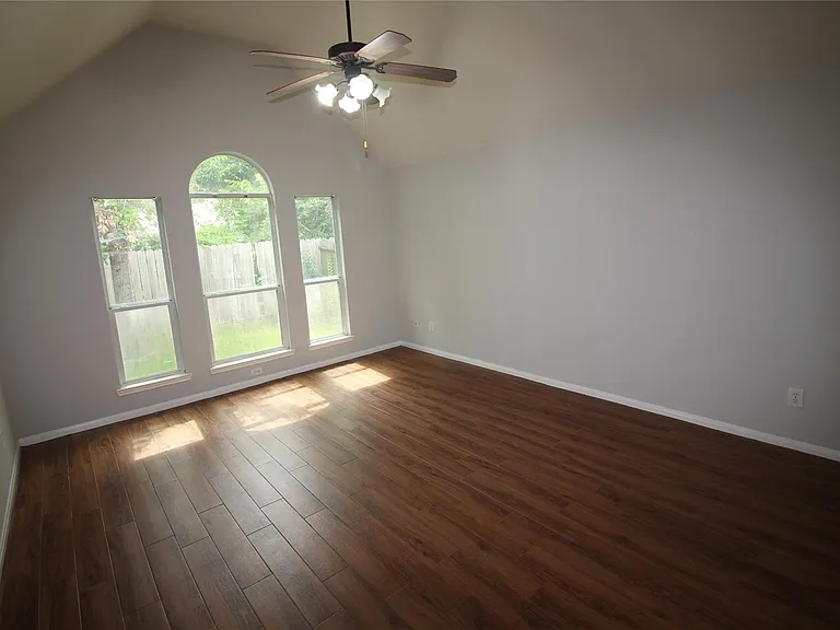 1011 Lexington Green Dr — Photo 13