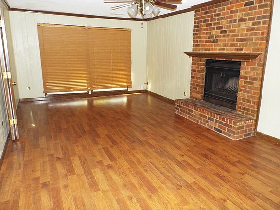 2nd image of 4633 Wicklow Dr