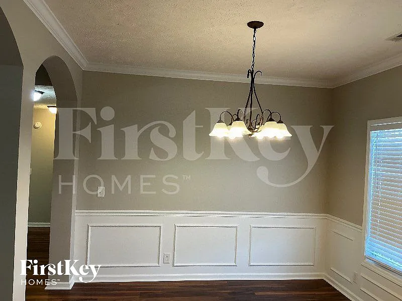3 bed, 2.5 bath, 2344 sqft, $2,375 — Photo 4