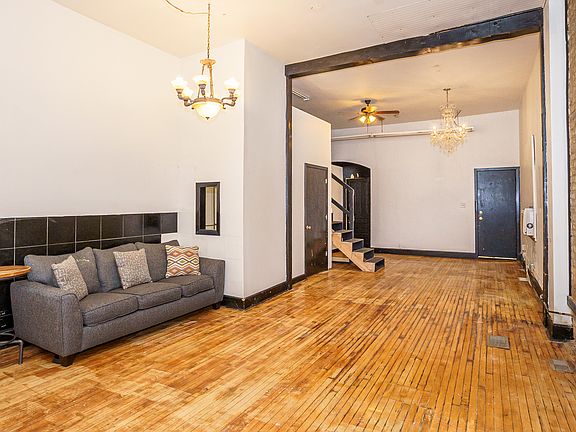 3rd image of 2230 W Belmont Ave #1
