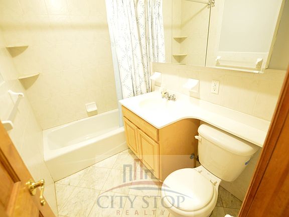5th image of 59 W 74th St #1A