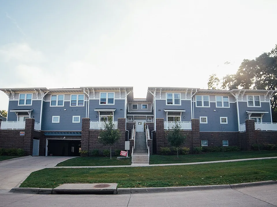 408 S Van Buren St #5