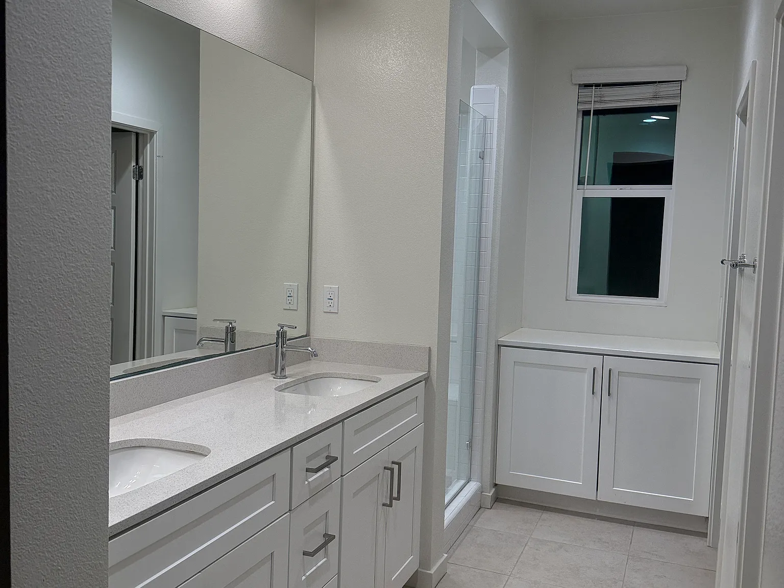 3 bed, 2.5 bath, 2033 sqft, $5,200 — Photo 3