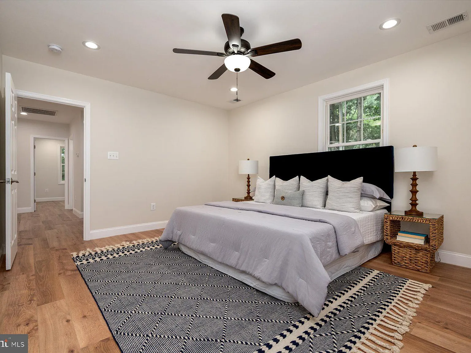 4 bed, 2.5 bath, 1784 sqft, $3,900 — Photo 4