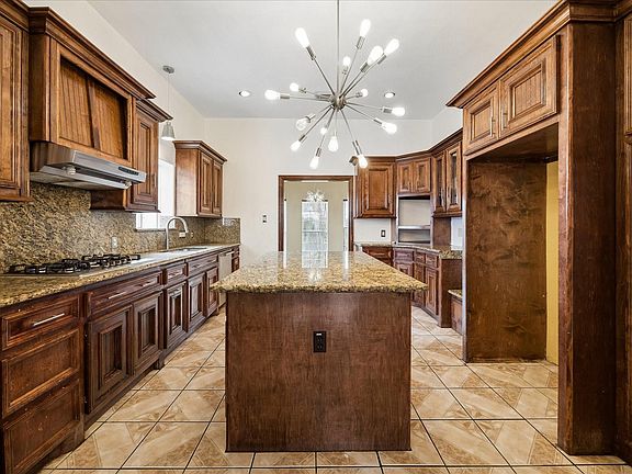 3rd image of 5027 Creekmont Dr