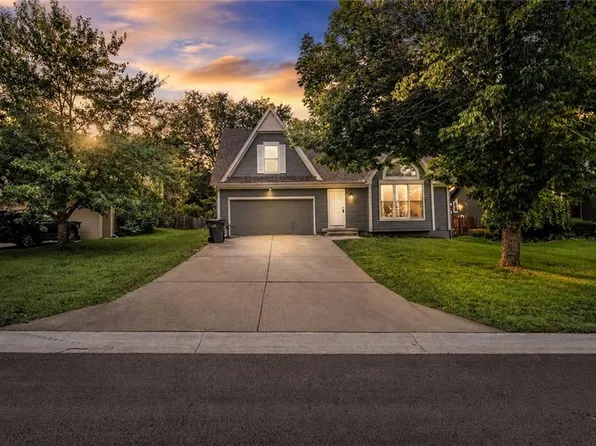 12435 S Parker Ter, Olathe, KS 66061