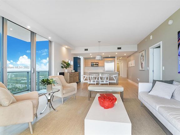 3rd image of 16385 Biscayne Blvd #2721