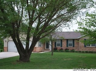 116 Park Dr, Saint Jacob, IL 62281