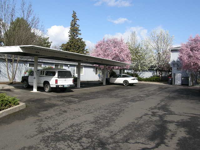 2nd image of 828 Cherry St APT B