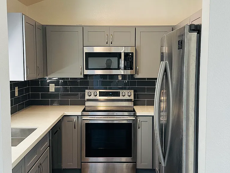 23460 Lakeridge Ave — Photo 2