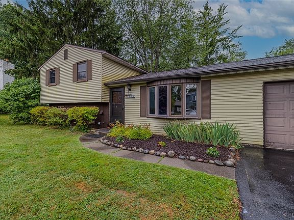 3rd image of 8059 Spruce Hill Dr