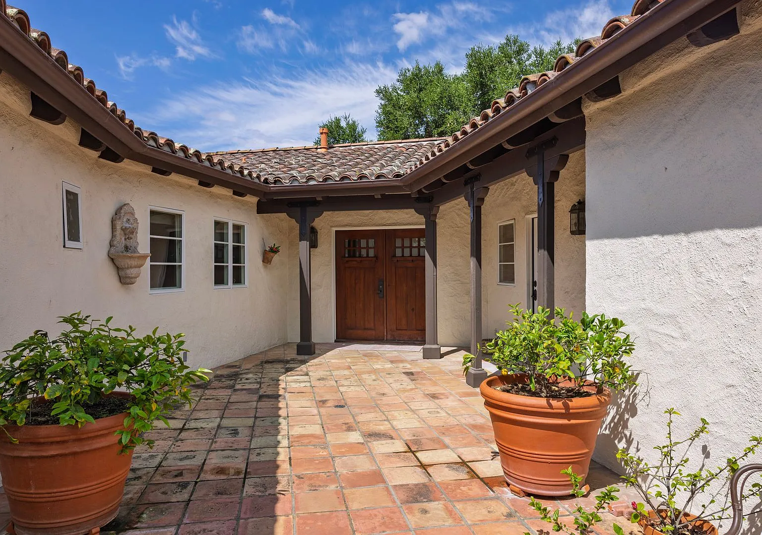 Experience the beauty and tranquility of Montecito living at "Casa Bella Monte! — Photo 3