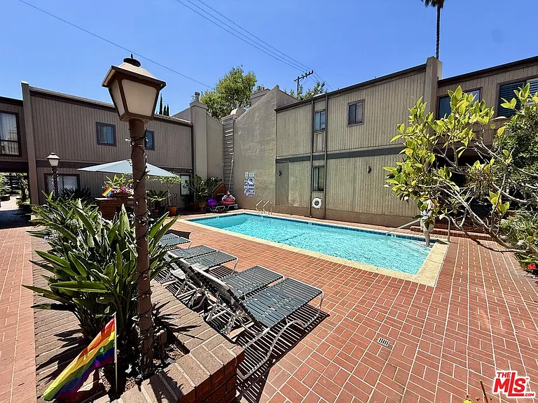 853 Larrabee St #6 — Photo 8