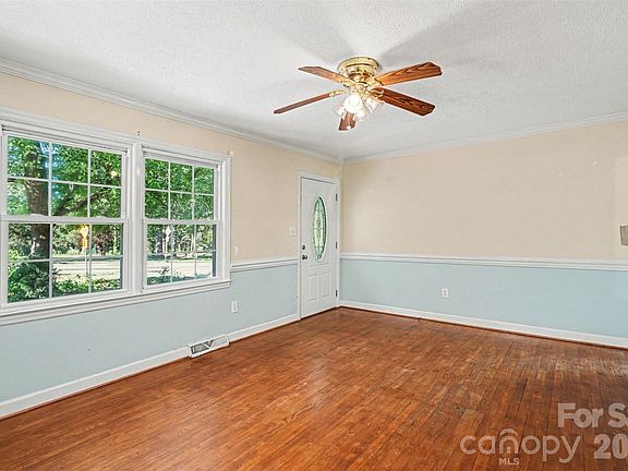 3rd image of 126 Terrace Rd