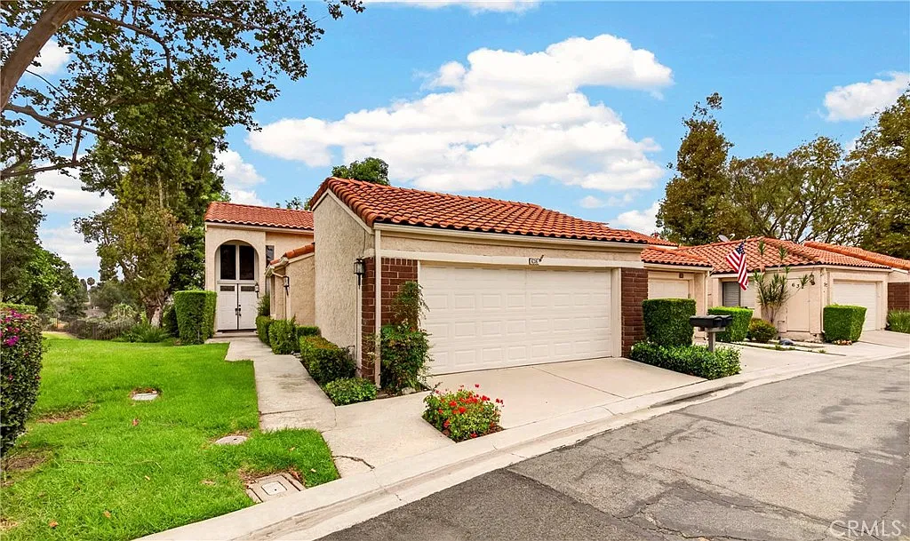 3 bed, 2010 sqft, $4,200 — Photo 1
