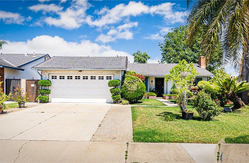 1st image of 2135 Holly Ave