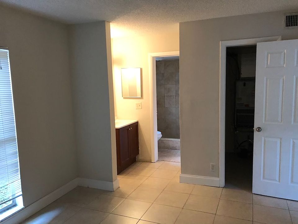 1st image of 4439 Treehouse Ln