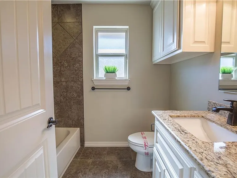 8701 SW 66th Pl — Photo 12