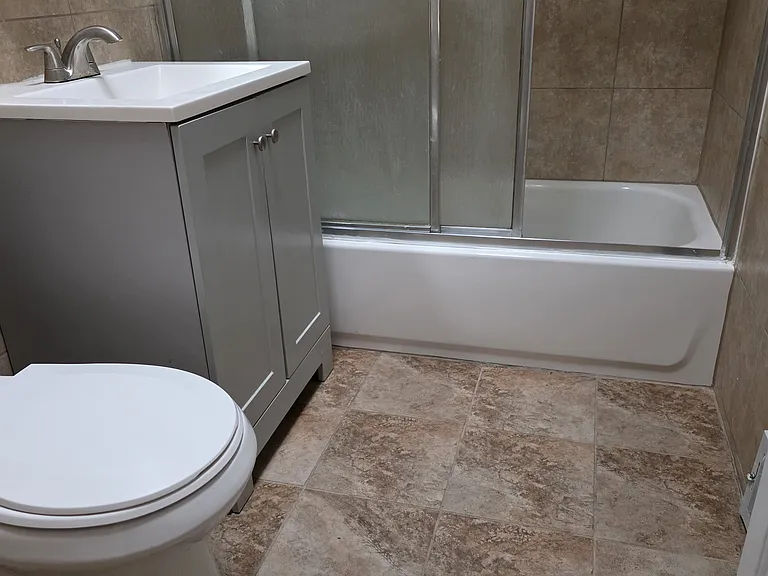 2319 Benson St #2 — Photo 17