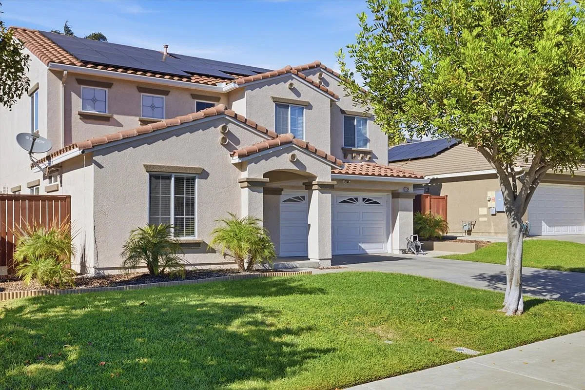 5 bed, 2832 sqft, $5,595 — Photo 3