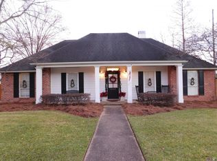 8443 Oak Creek Dr, Baton Rouge, LA 70810
