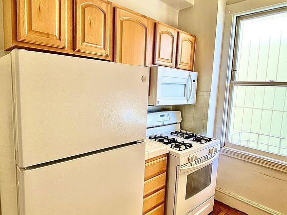 4th image of 1770 Broadway #203