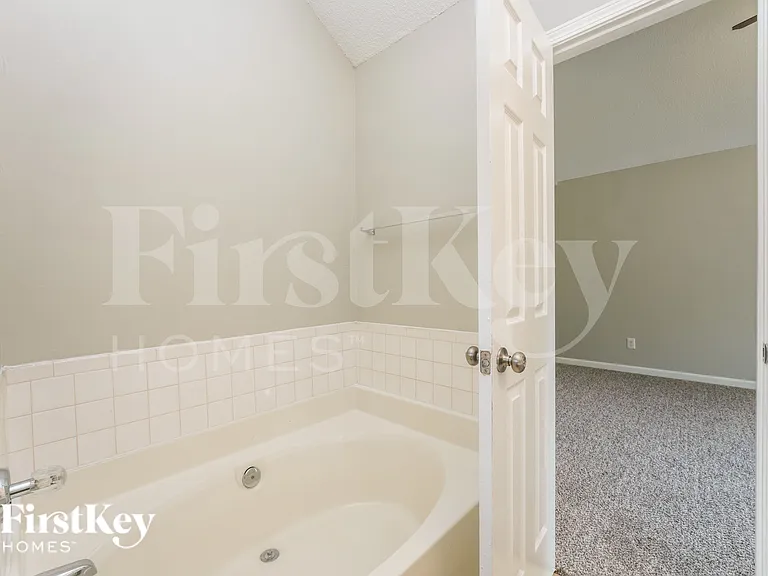 6388 Phillips Ct — Photo 10