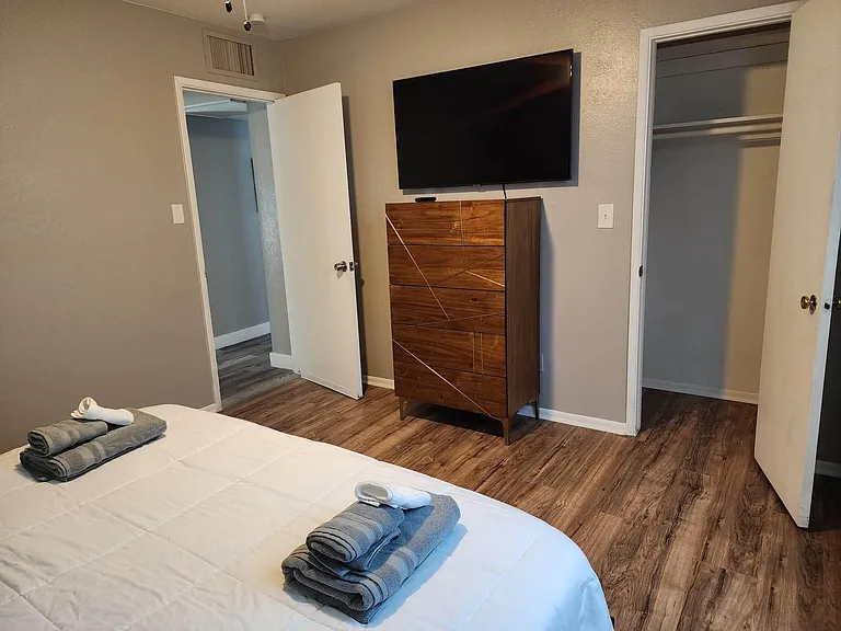 1214 W Highland Ave — Photo 34