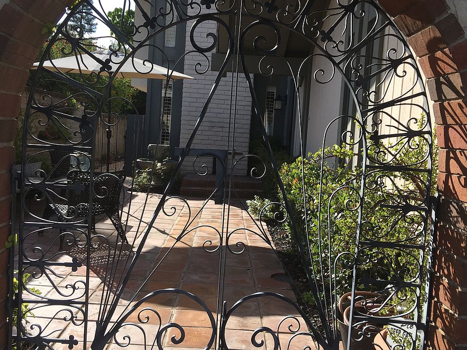 Entry to private courtyard