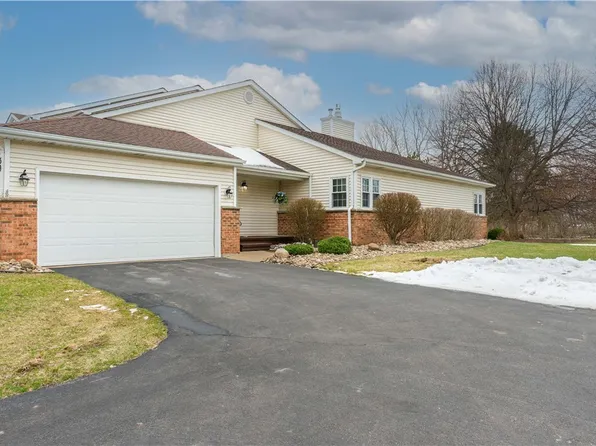 59 Southwick Dr, Orchard Park, NY 14127