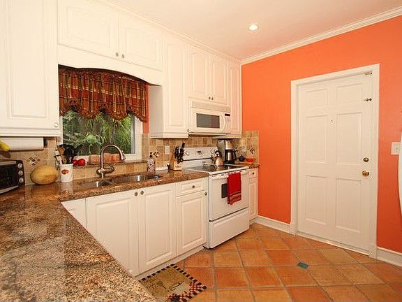 4th image of 1530 Alegriano Ave