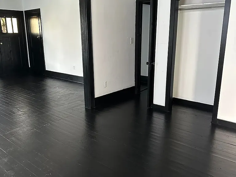 1413 Wellesley Ave — Photo 16