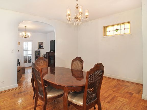 4th image of 2248 Chatterton Ave
