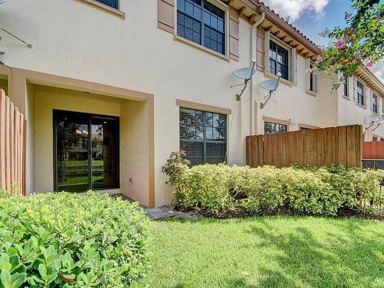 10385 Wellington Parc Dr — Photo 14