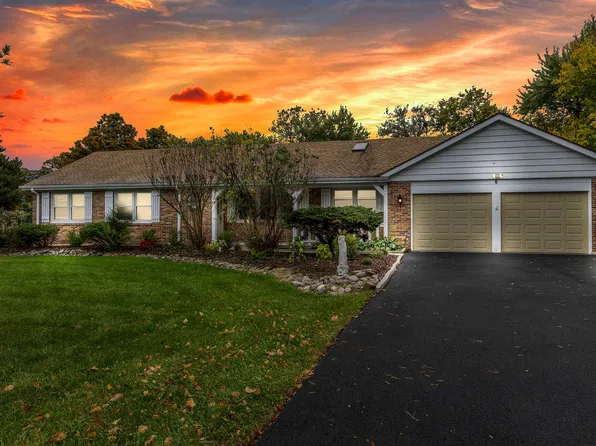 6 Lagoon Dr, Hawthorn Woods, IL 60047