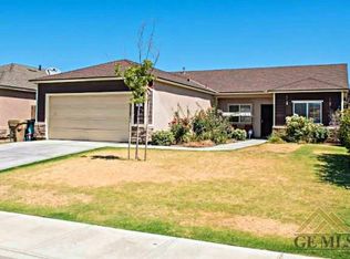 302 Derbyshire Dr, Bakersfield, CA 93307