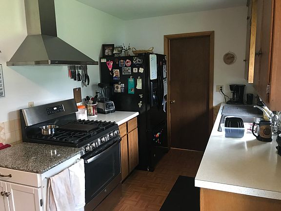 3rd image of 1540 Garland Ln N
