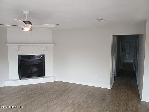 5th image of 21 Royal Pine Dr