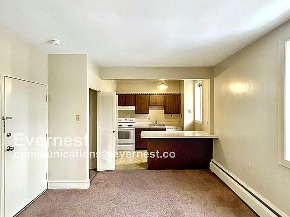 5th image of 108 N Jefferson St APT D