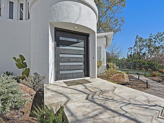 4th image of 7 Zachary Ct