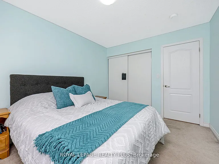 1542 Gainer Cres — Photo 30