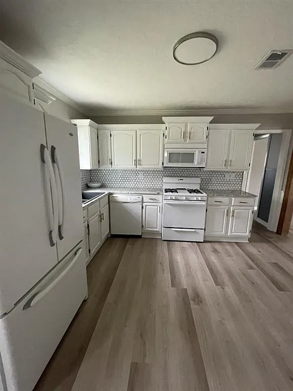 3 bed, 968 sqft, $1,200 — Photo 4