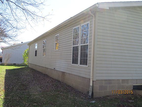 2nd image of 140 W 1st St