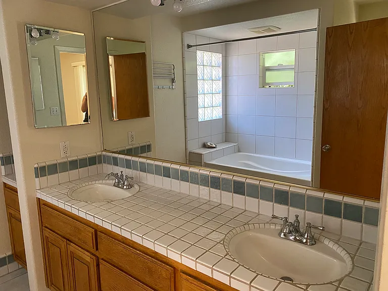 1260 Susan Ln — Photo 10
