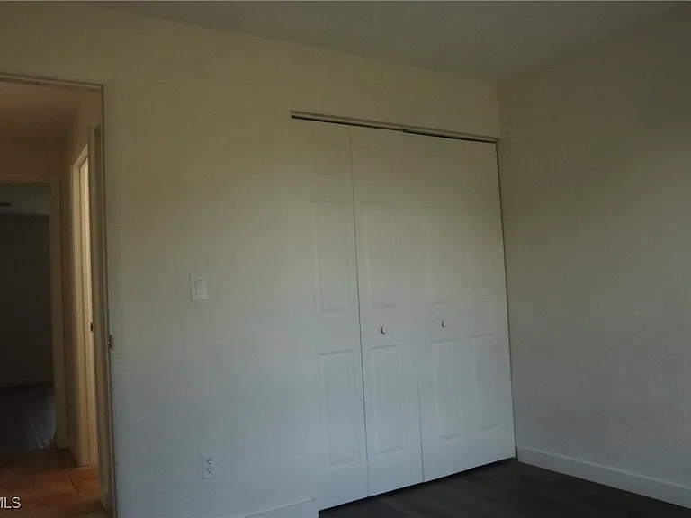320 Harry Ave S — Photo 22